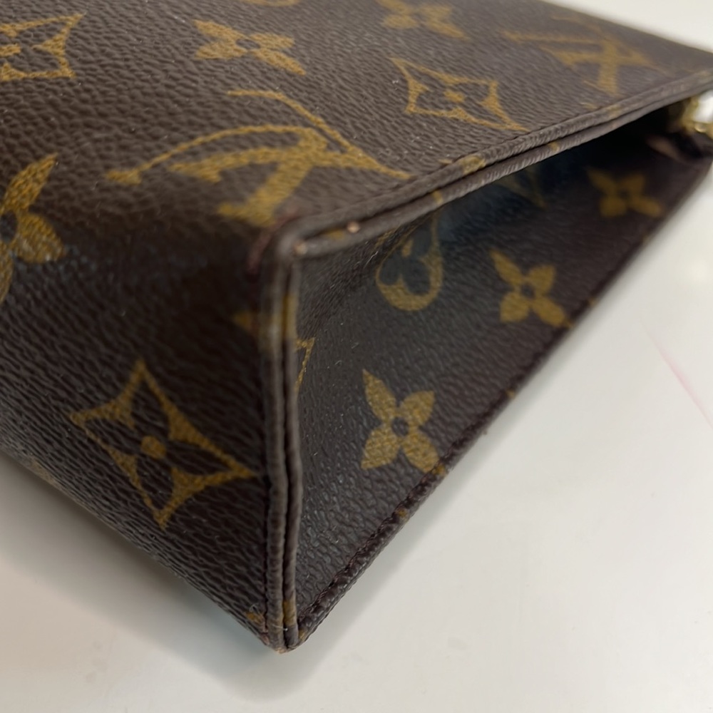 SOLD. Louis Vuitton Toiletry 19 pouch monogram - Picture 6 of 13